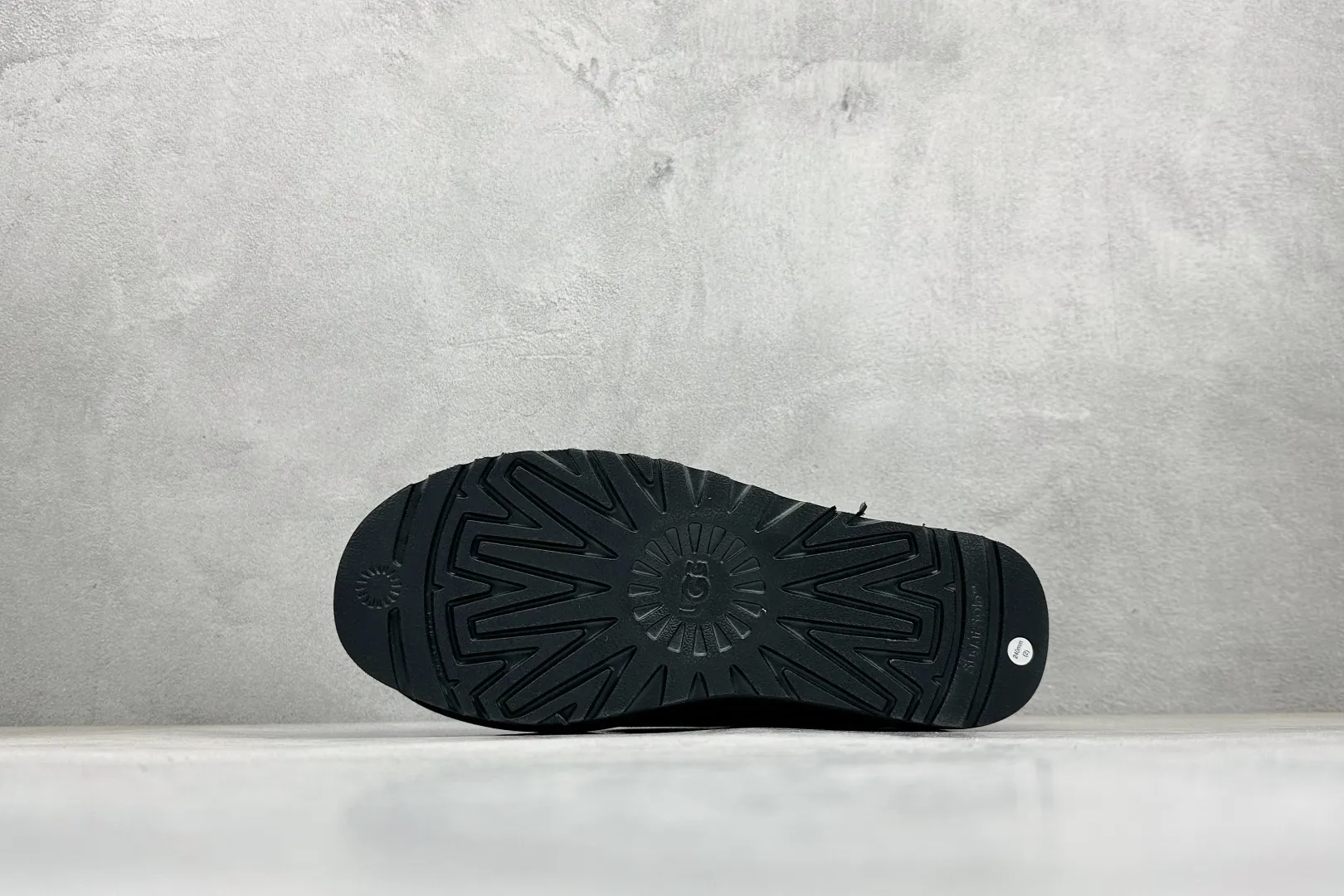 🐲💰 560 supports store UGG sheepskin and fur integrated snow boots 4526 Chelsea thick soles. All shoes are made of ZP from the same factory. Longfeng A-grade Australian imported sheepskin and fur integrated brand OEM production line fully follows the ZP process. OEM original pattern maker adheres to the principle of no original shoes and no development selection. Pay attention to every detail. The most correct version on the market 35-40. Item number: 1134526